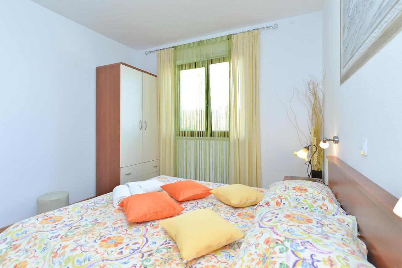 Apartment Jadranko 1761 Peroj Exteriör bild