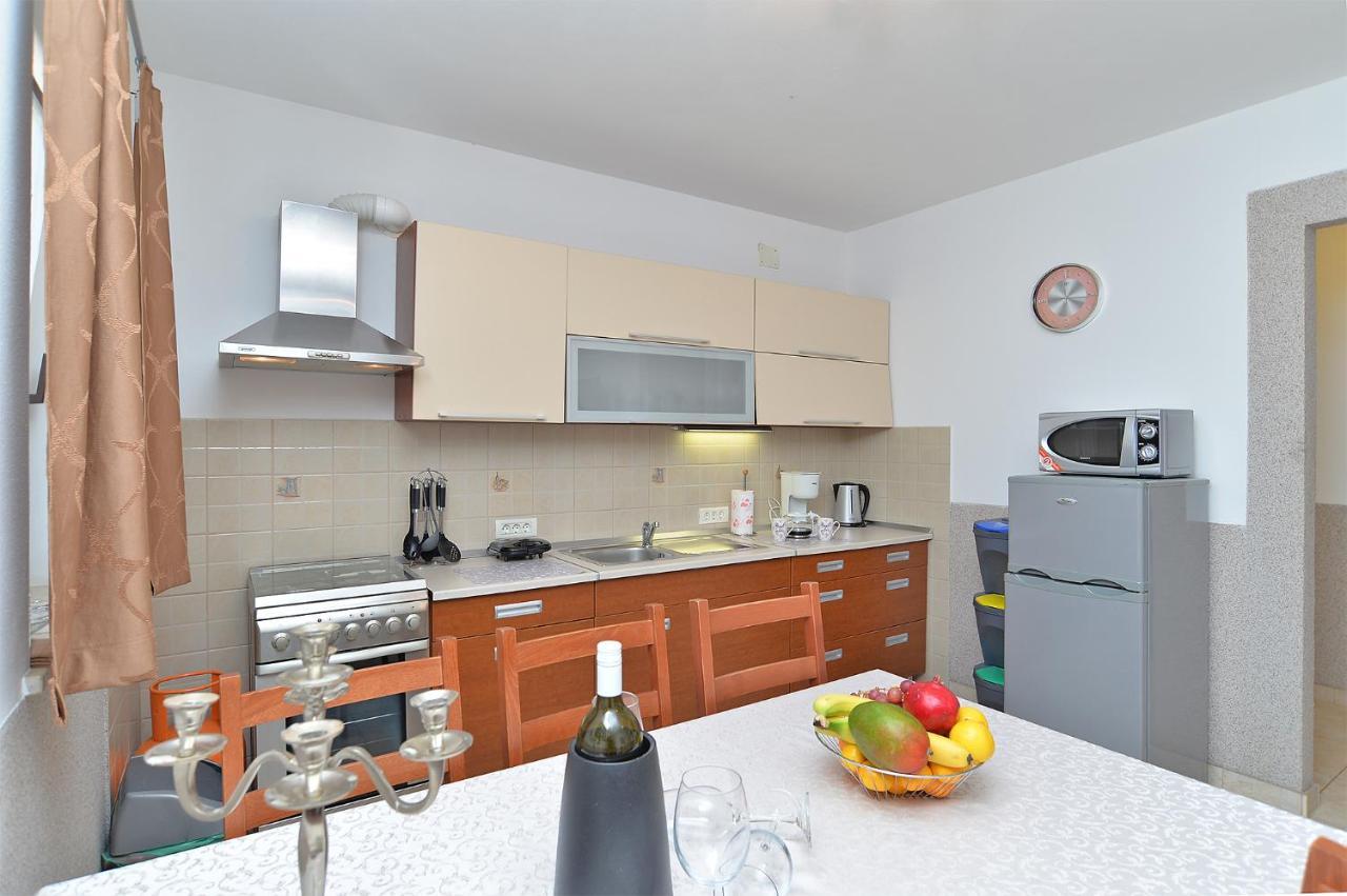 Apartment Jadranko 1761 Peroj Exteriör bild