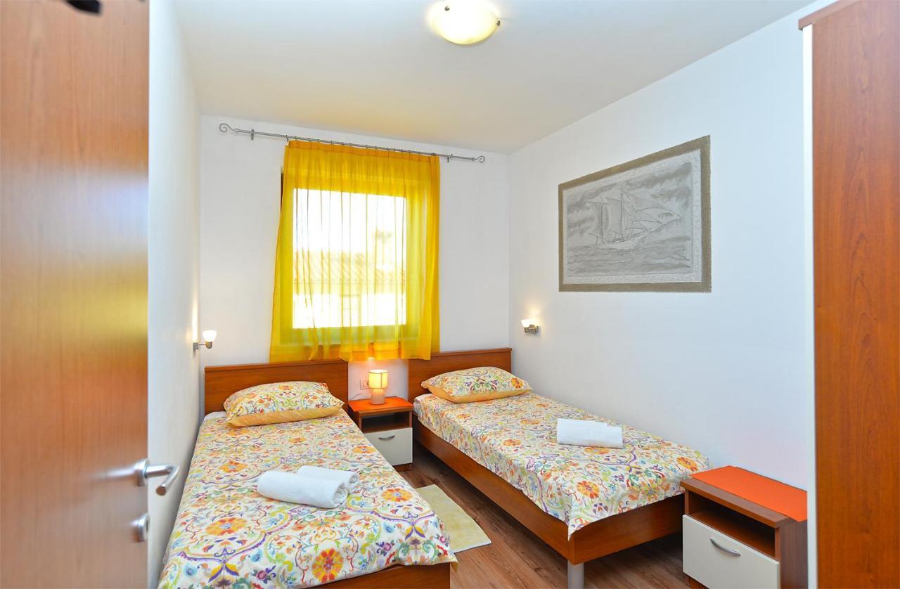 Apartment Jadranko 1761 Peroj Exteriör bild