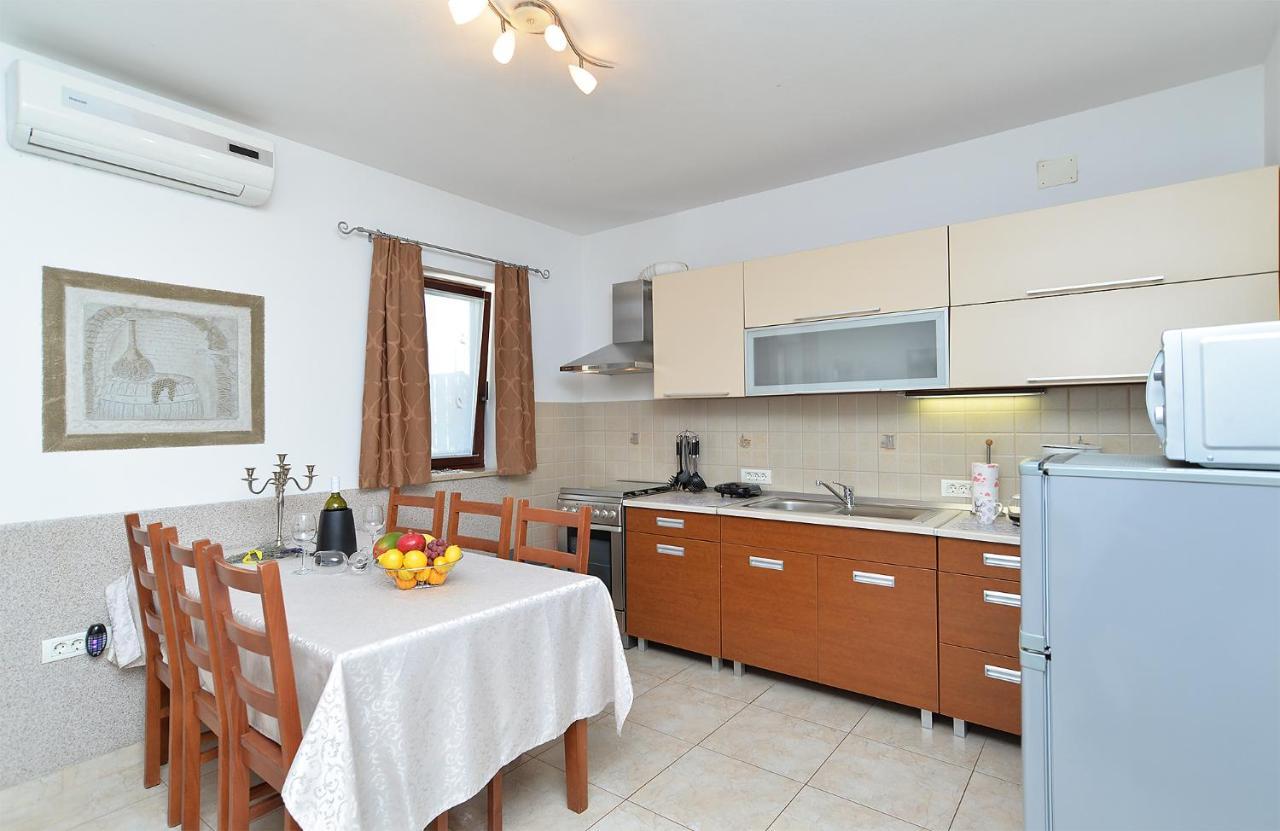 Apartment Jadranko 1761 Peroj Exteriör bild