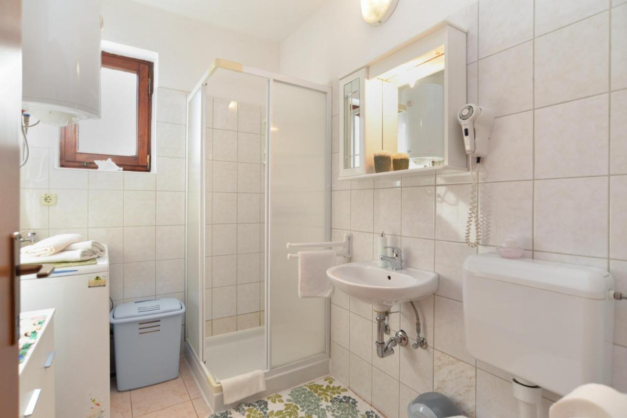 Apartment Jadranko 1761 Peroj Exteriör bild