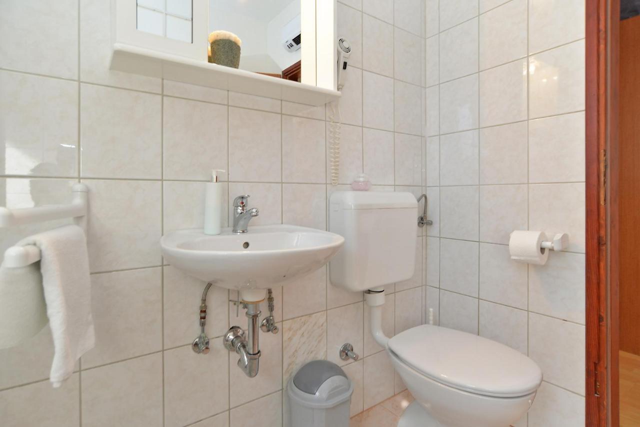 Apartment Jadranko 1761 Peroj Exteriör bild